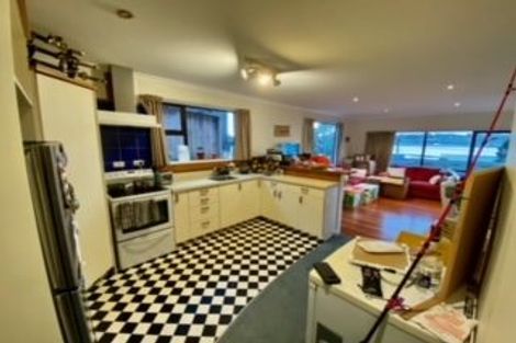 Photo of property in 280 Queens Drive, Lyall Bay, Wellington, 6022