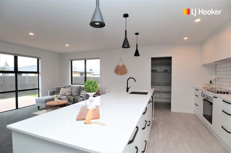 Photo of property in 5 North Foreland Street, Waihola, Milton, 9073