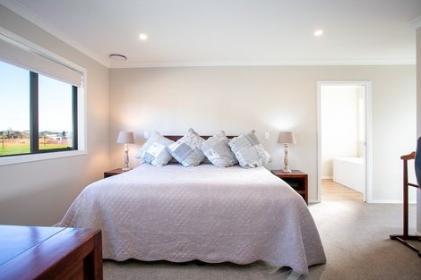 Photo of property in 18d Rose Leigh Drive, Cambridge, 3434