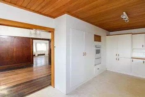 Photo of property in 28 Thackeray Street, Hamilton Lake, Hamilton, 3204