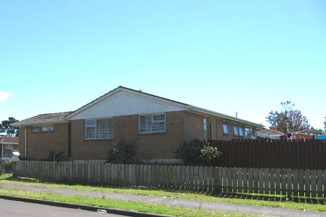 Photo of property in 2 Cecil Beatt Place, West Harbour, Auckland, 0618