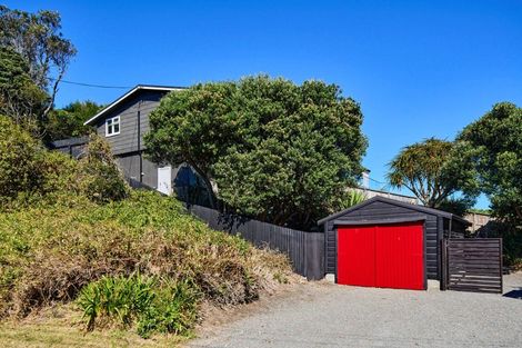 Photo of property in 52 Tutere Street, Waikanae Beach, Waikanae, 5036