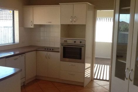 Photo of property in 17 Newinn Crescent, East Tamaki Heights, Auckland, 2016