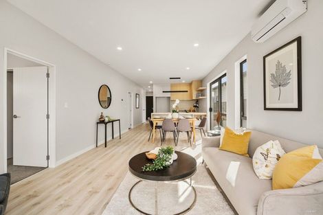 Photo of property in 31 Matahae Crescent, Wainui, 0932