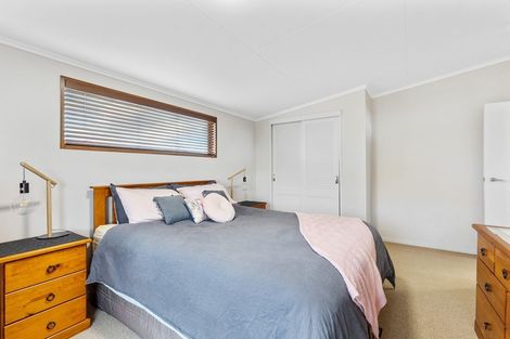 Photo of property in 32 Haast Place, Awapuni, Palmerston North, 4412