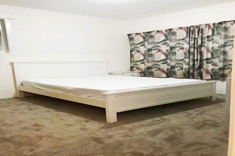 Photo of property in 76 Waimumu Road, Massey, Auckland, 0614