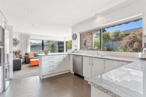 Photo of property in 20 Mackwell Road, Fairview Heights, Auckland, 0632