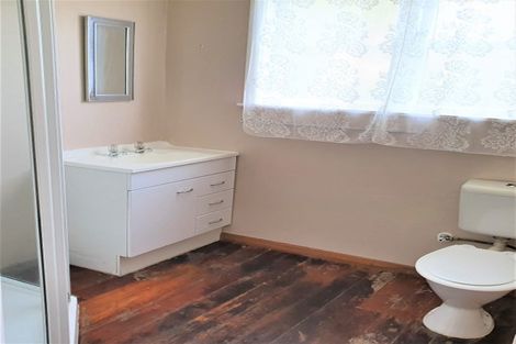 Photo of property in 21 Montgomery Avenue, Karori, Wellington, 6012