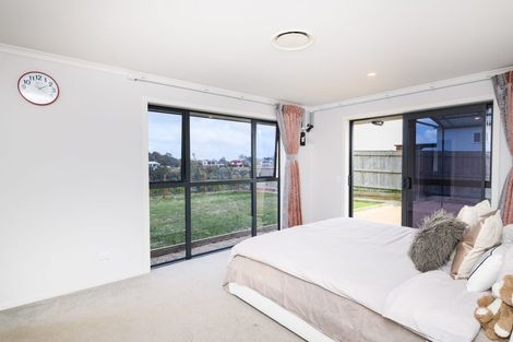 Photo of property in 55 Vaucluse Heights, Fitzherbert, Palmerston North, 4410