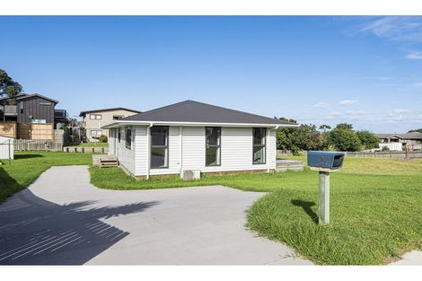 Photo of property in 27 Sunset Drive, Baylys Beach, Dargaville, 0377