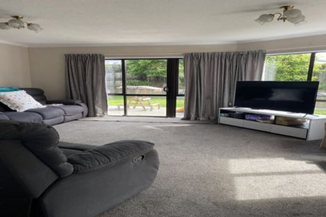 Photo of property in 2/24 Comeskey Grove, Elderslea, Upper Hutt, 5018