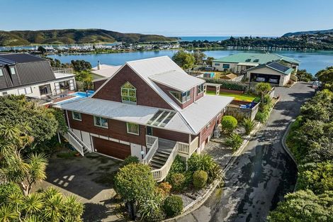 Photo of property in 13 Seaview Road, Paremata, Porirua, 5024