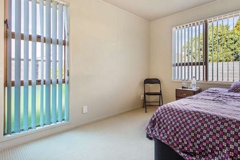 Photo of property in 1/41 Challen Close, Conifer Grove, Takanini, 2112