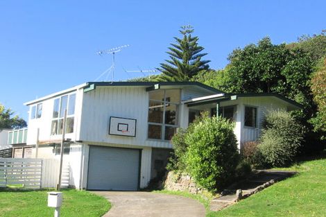 Photo of property in 13 Chisbury Street, Churton Park, Wellington, 6037