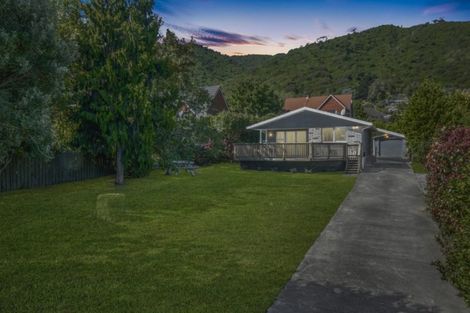 Photo of property in 17 Winara Avenue, Waikanae, 5036