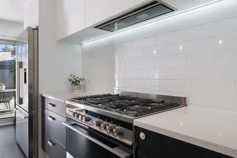 Photo of property in 6 Waimarama Court, Roslyn, Palmerston North, 4414