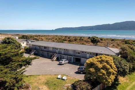 Photo of property in 127-129 Manly Street, Paraparaumu Beach, Paraparaumu, 5032
