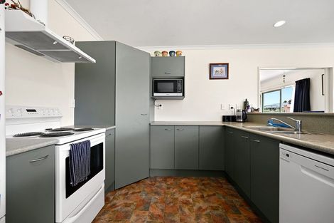 Photo of property in 15 Kittyhawk Place, Melville, Hamilton, 3206