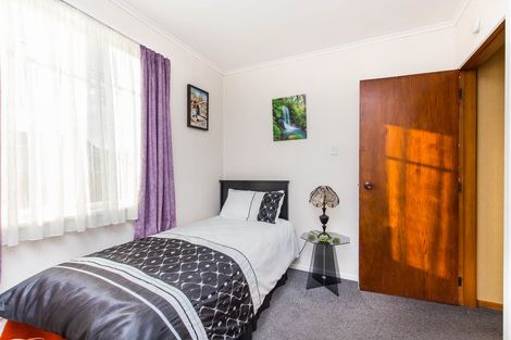 Photo of property in 40 Woodglen Road, Glen Eden, Auckland, 0602