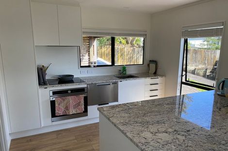 Photo of property in 9a Rangatira Road, Birkdale, Auckland, 0626