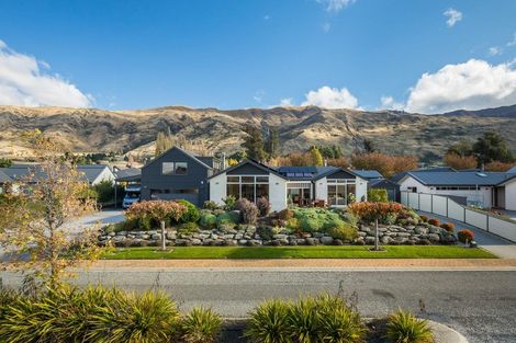 Photo of property in 22 Old Station Avenue, Wanaka, 9305