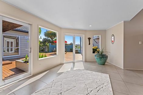 Photo of property in 7 Elizabeth Place, Mairangi Bay, Auckland, 0630