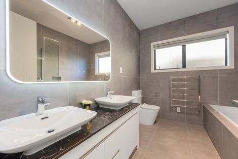 Photo of property in 33 Johns Creek Crescent, Silverdale, 0932