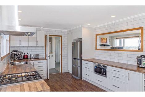 Photo of property in 10 Rishworth Avenue, Stanmore Bay, Whangaparaoa, 0932