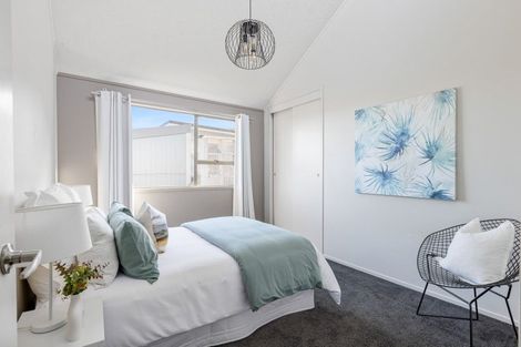 Photo of property in 8a Orewa Heights Crescent, Orewa, 0931