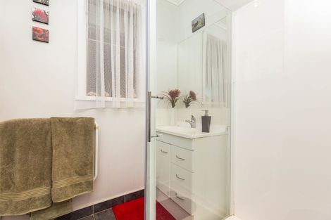 Photo of property in 40 Woodglen Road, Glen Eden, Auckland, 0602