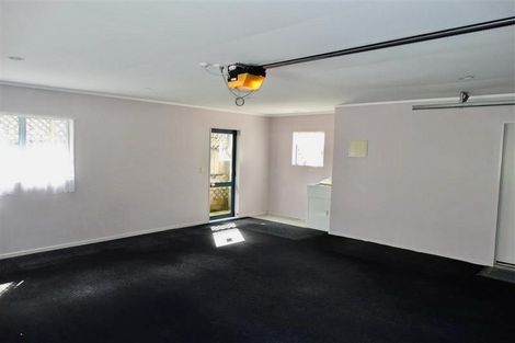 Photo of property in 3213 Great North Road, New Lynn, Auckland, 0600