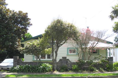 Photo of property in 33 Lemon Street, New Plymouth, 4310