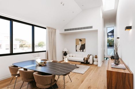 Photo of property in 124 Marine Parade, Mount Maunganui, 3116