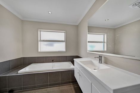 Photo of property in 8 Dolphin Parade, Bell Block, New Plymouth, 4312