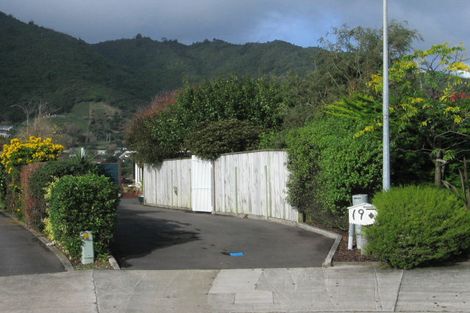 Photo of property in 19 Runanga Grove, Waikanae, 5036