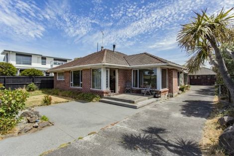 Photo of property in 340 Marine Parade, New Brighton, Christchurch, 8061