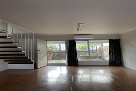 Photo of property in 5/106 West Coast Road, Glen Eden, Auckland, 0602