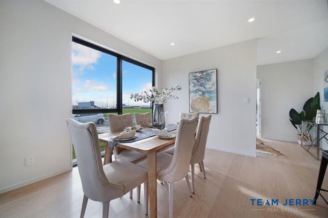 Photo of property in 1 Korowhiti Road, Clarks Beach, 2122