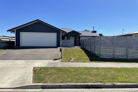 Photo of property in 89 Johnstone Drive, Fitzherbert, Palmerston North, 4410