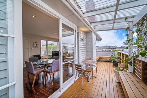 Photo of property in 1/254 Meola Road, Point Chevalier, Auckland, 1022