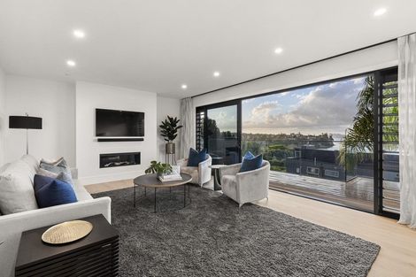 Photo of property in 16 Island View Terrace, Cockle Bay, Auckland, 2014