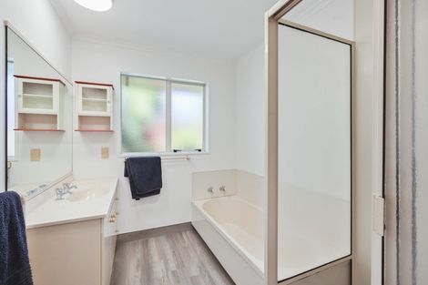 Photo of property in 14 Castle Way, Beckenham, Christchurch, 8023