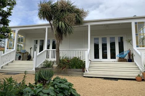 Photo of property in 86 Clyde Street, Island Bay, Wellington, 6023