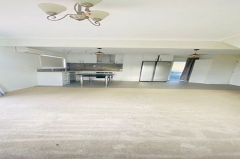 Photo of property in 2 Caspian Close, New Lynn, Auckland, 0600