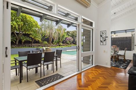 Photo of property in 3/130 Beach Road, Castor Bay, Auckland, 0620