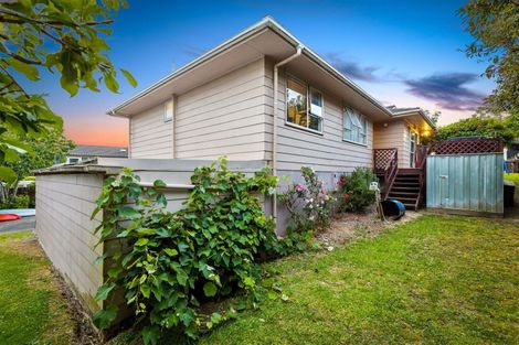 Photo of property in 6 Albemarle Place, Massey, Auckland, 0614