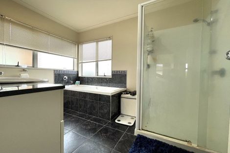 Photo of property in 40 Lilybank Crescent, East Tamaki, Auckland, 2013