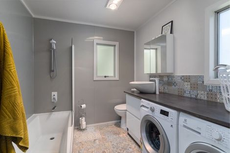 Photo of property in 106 Brandon Street, Featherston, 5710