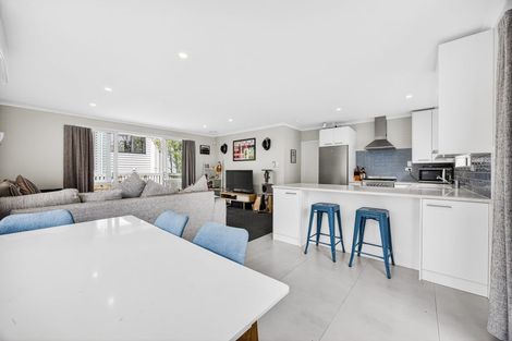 Photo of property in 6a Magdalen Place, West Harbour, Auckland, 0618