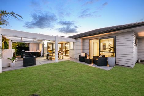 Photo of property in 11 Creda Road, Wattle Downs, Auckland, 2103